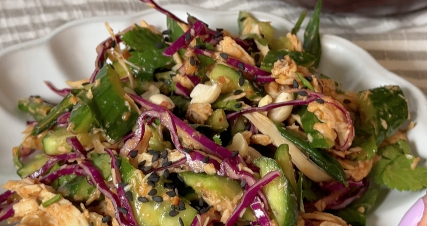 Spicy chicken salad saludable