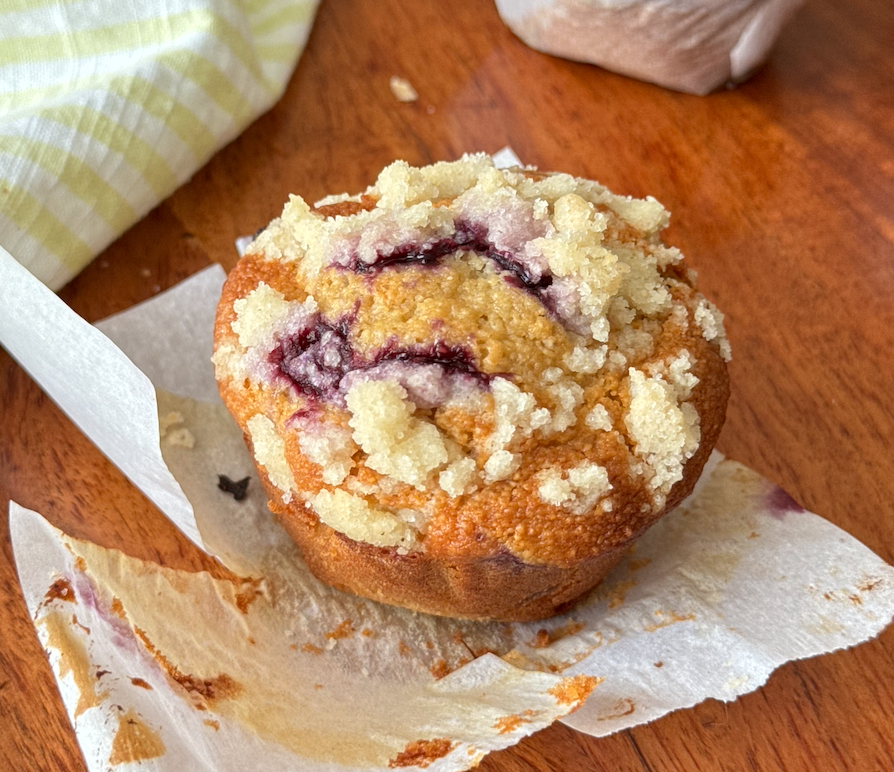 Muffins con blueberries y crumble con harina de avena y almendras