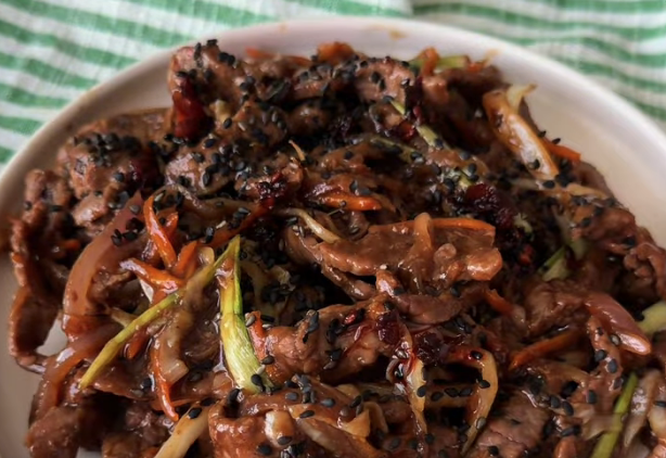 Carne oriental con verduras saludable