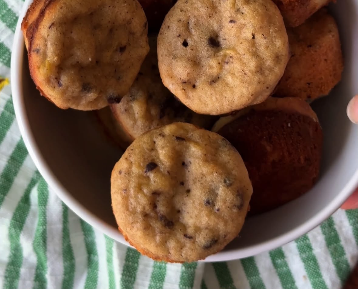 Mini muffins saludables plátano y chocolate